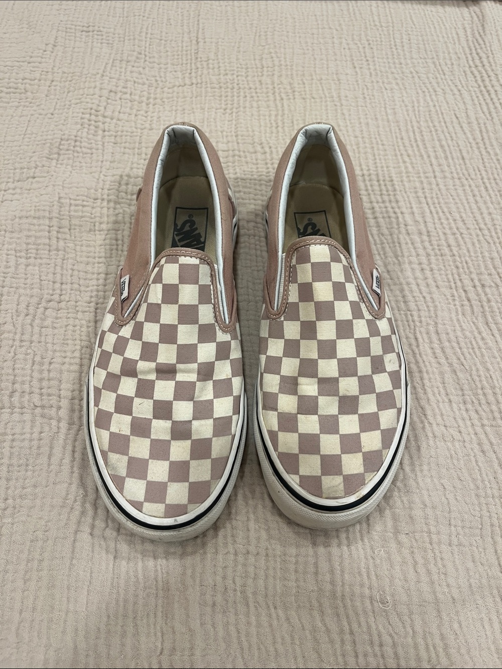 Vans Slip-On Checkerboard Sneakerst in Mauve and White